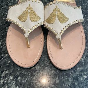 Never worn ! Runs a little narrow did fit